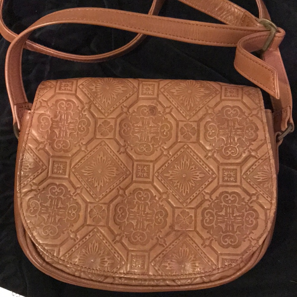 Elizabeth Clairborne crossbody tooled leather